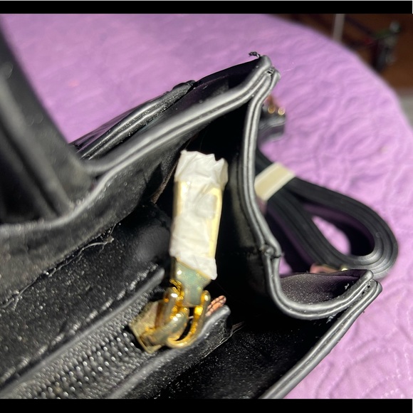 NWOT Handbag black with flower print - Picture 4 of 9